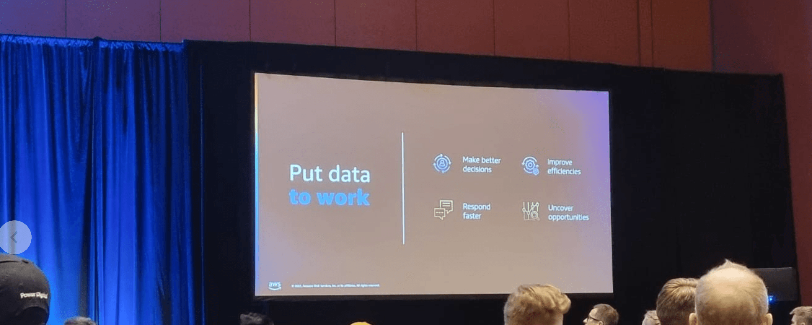 Re:Invent 2022 day 1 - A serverless streaming & event-driven ETL flow with Glue, redshift serverless and QuickSight